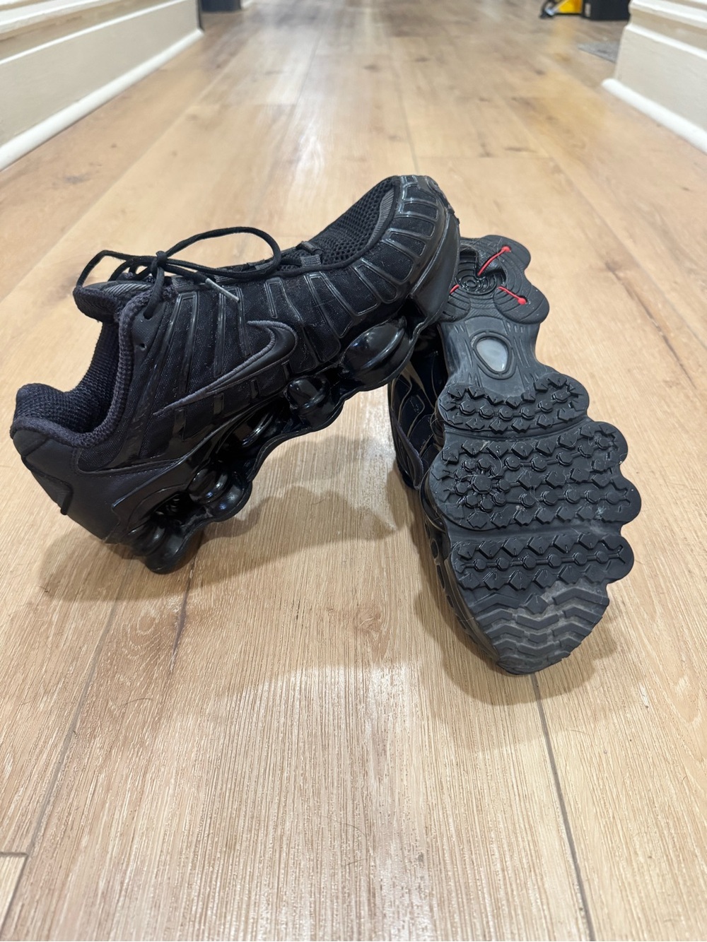 Triple black Nike Shox women’s size 9 Excellent condition